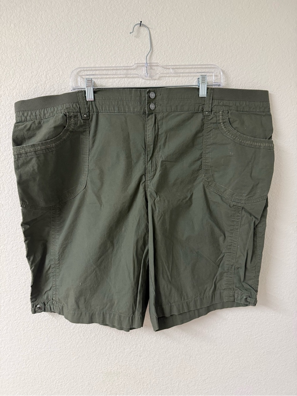 Gloria Vanderbilt Women’s Shorts — Military Green (22W)
